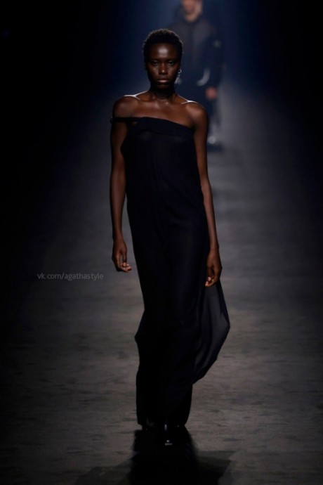 Модели коллекции Ann Demeulemeester Spring/Summer 2024