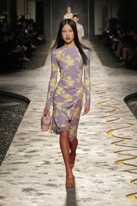 Коллекция Versace Ready-To-Wear Весна-Лето 2025