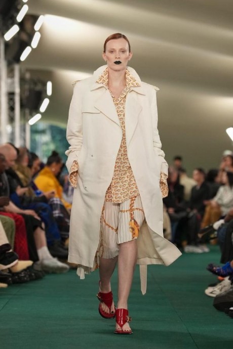 Коллекция Burberry Ready-To-Wear Весна-Лето 2024