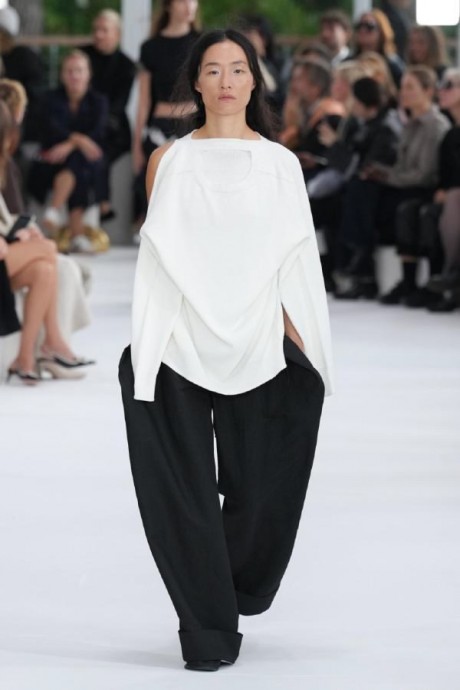 Коллекция Issey Miyake Ready-To-Wear Весна-Лето 2025