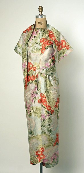 Платья с цветочными рисунками от Balenciaga, 1960-е.