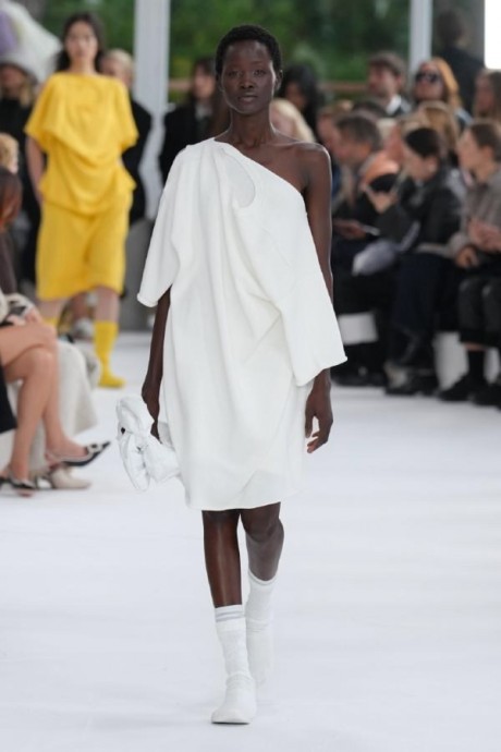 Коллекция Issey Miyake Ready-To-Wear Весна-Лето 2025