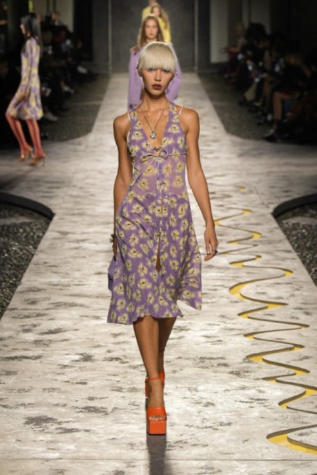 Коллекция Versace Ready-To-Wear Весна-Лето 2025