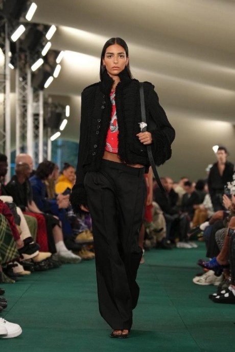 Коллекция Burberry Ready-To-Wear Весна-Лето 2024