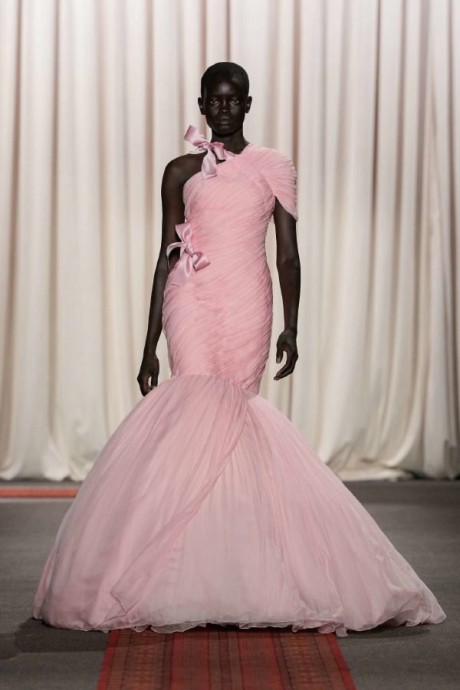 Коллекция Giambattista Valli Haute Couture Весна-Лето 2025