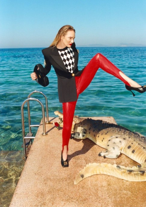 Кэндис Свейнпол (Candice Swanepoel) в фотосессии для рекламной кампании Balmain (2024)