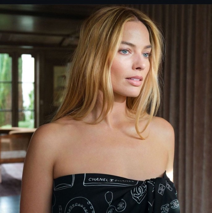 Марго Робби (Margot Robbie) в фотосессии для рекламной кампании Chanel No.5 (2024)