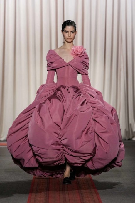 Коллекция Giambattista Valli Haute Couture Весна-Лето 2025