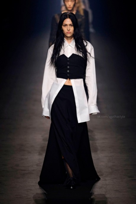 Модели коллекции Ann Demeulemeester Spring/Summer 2024