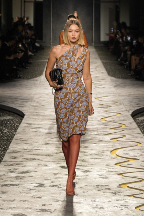 Коллекция Versace Ready-To-Wear Весна-Лето 2025