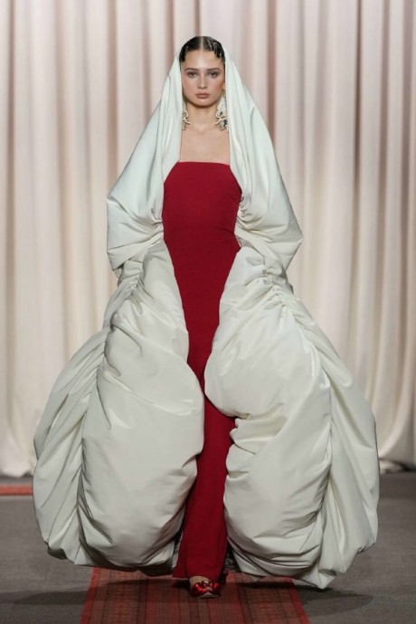 Коллекция Giambattista Valli Haute Couture Весна-Лето 2025