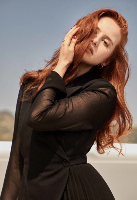 Мэделин Петш (Madelaine Petsch) в фотосессии для журнала Flaunt