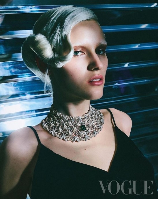 Кампейн Louis Vuitton «Пробужденные руки, пробужденные умы» High Jewelry в Vogue