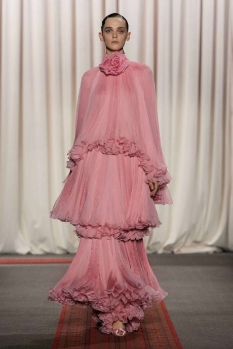 Коллекция Giambattista Valli Haute Couture Весна-Лето 2025