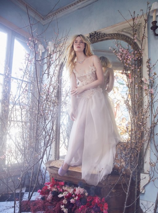 Эль Фаннинг (Elle Fanning) в фотосессии для журнала Harper’s Bazaar UK