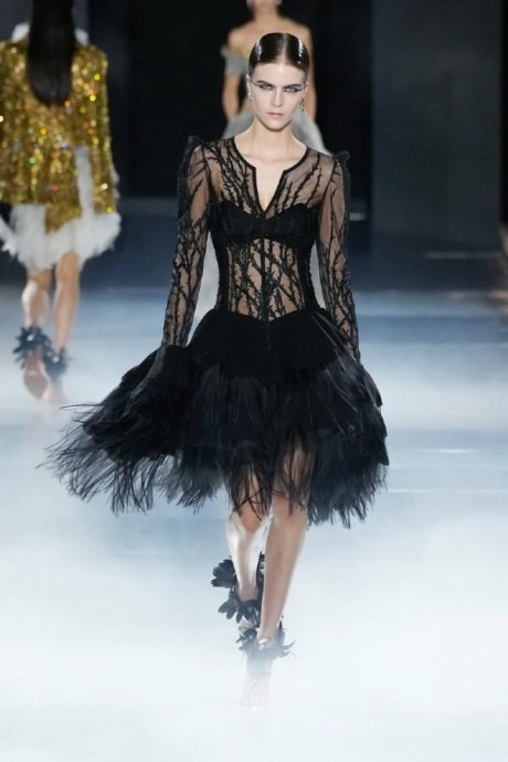 Коллекция Alexander McQueen Ready-To-Wear Весна-Лето 2025