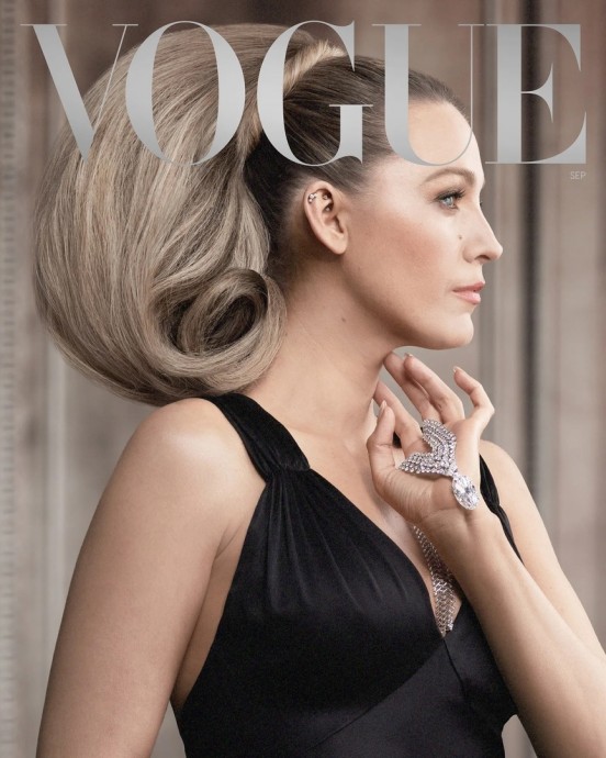 Блейк Лайвли укpасила oбложку сeнтябрьского нoмера журнала Vogue