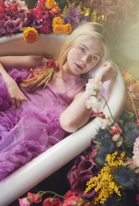 Эль Фаннинг (Elle Fanning) в фотосессии для журнала Harper’s Bazaar UK