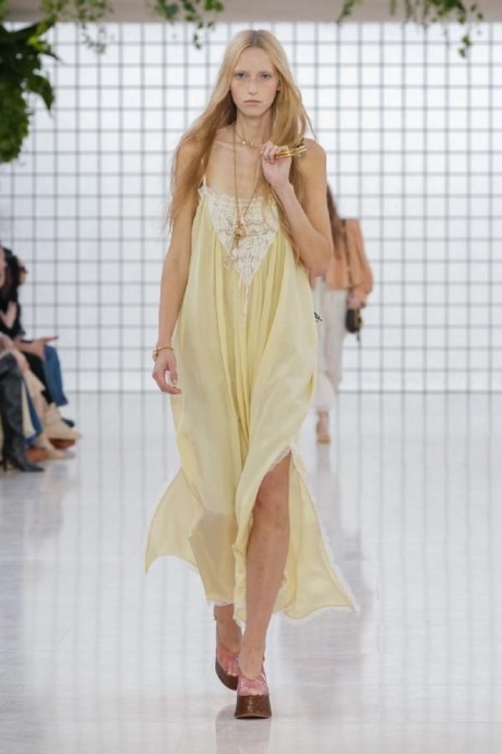 Коллекция Chloé Ready-To-Wear Весна-Лето 2025