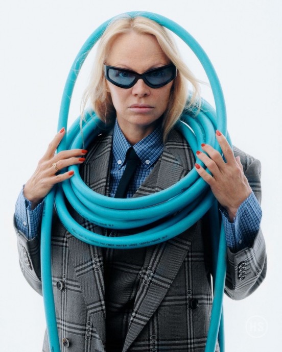 Памела Андерсон (Pamela Anderson) в фотосессии для журнала Highsnobiety (2024)