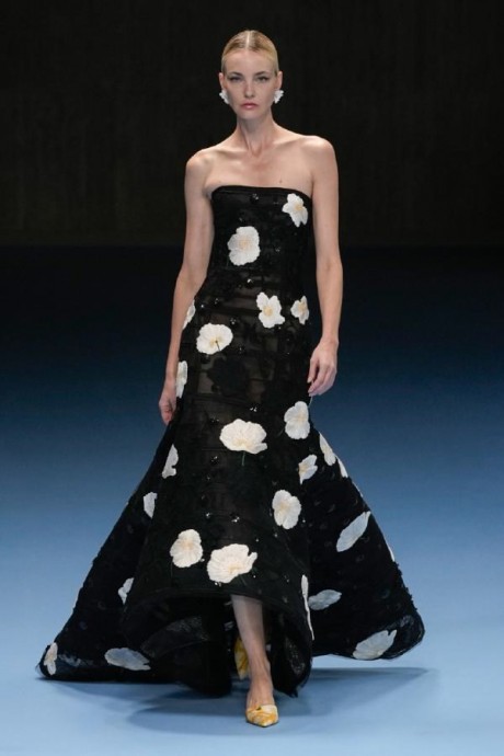 Коллекция Carolina Herrera Ready-To-Wear Весна-Лето 2025