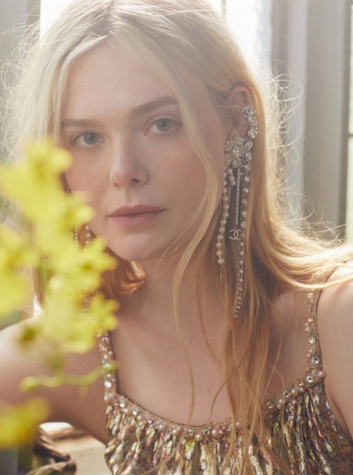 Эль Фаннинг (Elle Fanning) в фотосессии для журнала Harper’s Bazaar UK