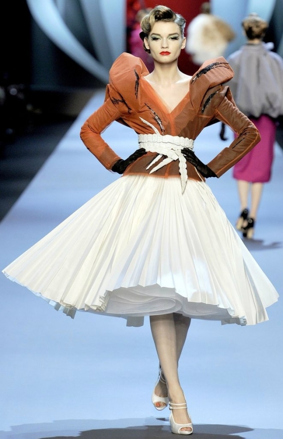 Ретро-образы в современности. Christian Dior Haute Couture Spring/Summer 2011 - последняя коллекция 